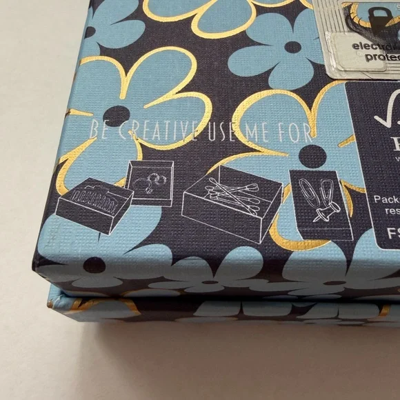 Piper K Paris Themed Bag Charm / Keychain in Gold & Pink - Picture 11 of 14